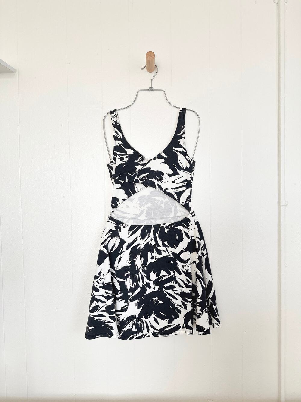 Abercrombie & Fitch Black White Abstract Scoop Neck Cross Back Mini Dress XS EUC
